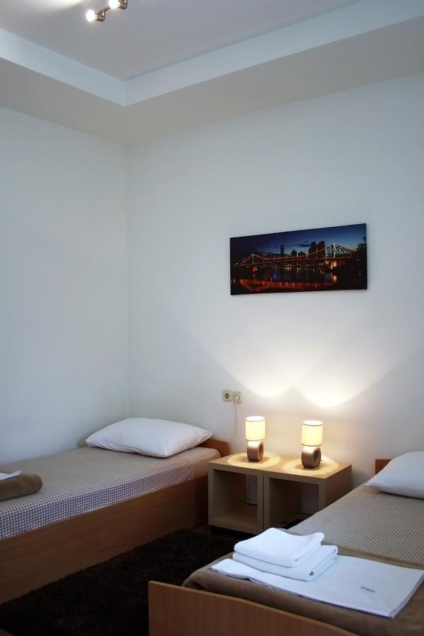Rooms Fitea Осиек Экстерьер фото